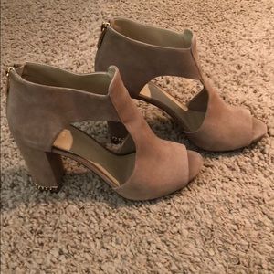 Camel color bootie Michael kores